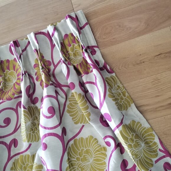 Gorgeous pleated curtains with matching cushion and extra fabric - Picture 4 of 8